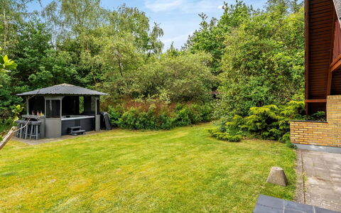 Kaija - from the Sea: Struik, Tuin, Land Lot, Verblijf, Groundcover, Gazon, Schaduw, Backyard, Landscaping, Werf
