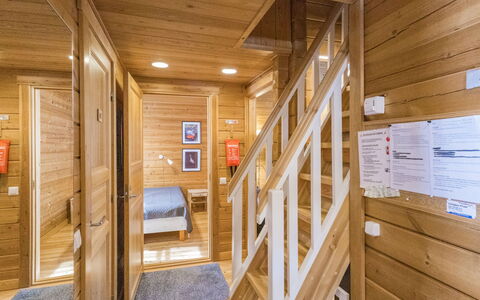 Veramukka B1: Hout, Flooring, Verdieping, Plafond, Interieur Ontwerp, Kamer, Beits, Huis, Hardwood, Deur