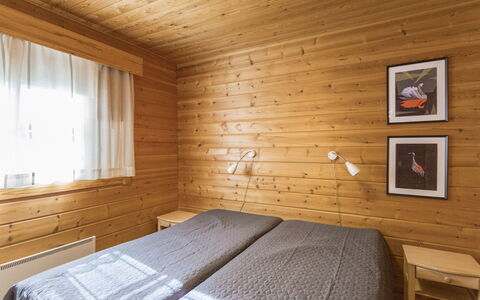 Veramukka B1: Flooring, Verdieping, Hout, Interieur Ontwerp, Plafond, Kamer, Meubilair, Beits, Hardwood, Houten Vloer