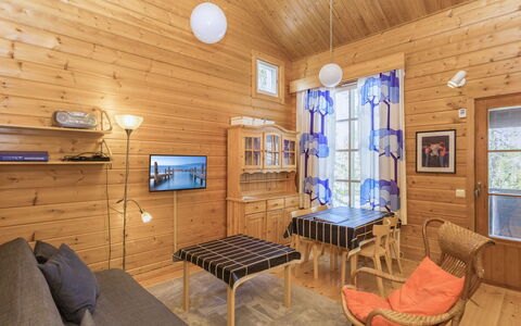 Veramukka B1: Hout, Plafond, Interieur Ontwerp, Flooring, Huis, Verdieping, Verblijf, Kamer, Blokhut, Beits