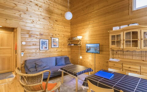 Veramukka B1: Flooring, Hout, Verdieping, Plafond, Interieur Ontwerp, Kamer, Beits, Houten Vloer, Hardwood, Plank