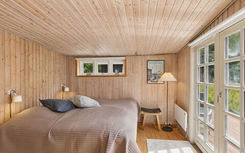 Ami - 850M from the Sea: Interieur Ontwerp, Flooring, Meubilair, Hout, Verdieping, Slaapkamer, Plafond, Bed, Kamer, Houten Vloer