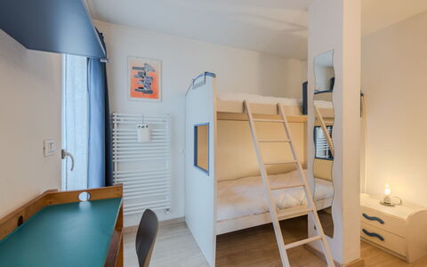 Casa Roby: Interieur Ontwerp, Meubilair, Bed, Flooring, Slaapkamer, Verdieping, Hout, Plafond, Kamer, Stapelbed