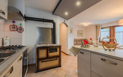 Casa Roby: Keuken, Interieur Ontwerp, Countertop, Meubilair, Toestel Van De Keuken, Flooring, Hout, Plafond, Major Appliance, Kamer