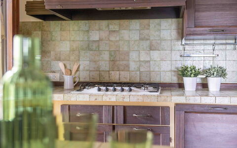 Casa Dolceconero: Keuken, Countertop, Hout, Interieur Ontwerp, Flooring, Cabinetry, Toestel Van De Keuken, Verdieping, Fornuis, Huis