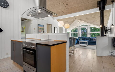 Fria - 200M from the Sea: Interieur Ontwerp, Flooring, Hout, Plafond, Lichte Inrichting, Meubilair, Keuken, Verdieping, Verlichting, Huishoudapparatuur