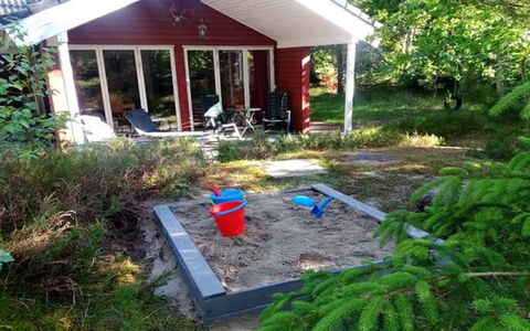 Ferdine - from the Sea: Struik, Tuin, Verblijf, Land Lot, Backyard, Groundcover, Garden Gebouwen, Schuur, Werf