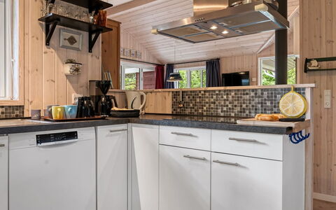 Ferdine - from the Sea: Keuken, Hout, Major Appliance, Countertop, Toestel Van De Keuken, Interieur Ontwerp, Loodgieterswerkinrichting, Flooring, Cabinetry, Wastafel