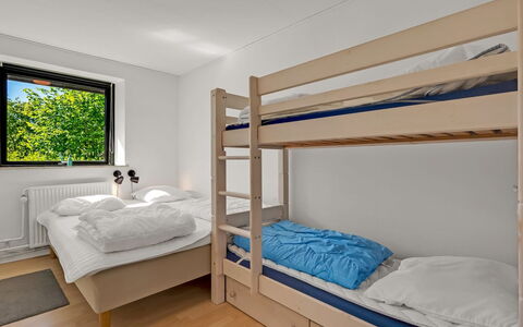 Isalie - 300M from the Sea: Stapelbed, Bed, Slaapkamer, Hout, Bedding, Laken, Slaapzaal, Bed Frame, Interieur Ontwerp, Meubilair