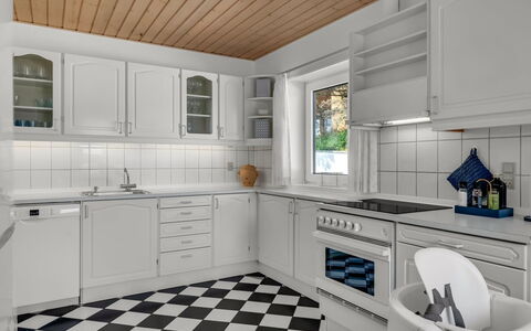 Senija - 175M from the Sea: Keuken, Flooring, Toestel Van De Keuken, Major Appliance, Verdieping, Countertop, Cabinetry, Interieur Ontwerp, Hout, Plafond