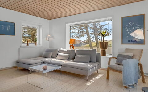 Senija - 175M from the Sea: Meubilair, Flooring, Interieur Ontwerp, Verdieping, Houten Vloer, Hout, Bankstel, Woonkamer, Plafond, Tafel