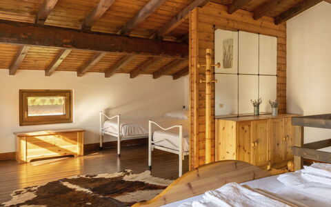 Il Cervo: Hout, Interieur Ontwerp, Meubilair, Plafond, Flooring, Verdieping, Kamer, Bed, Slaapkamer, Beits