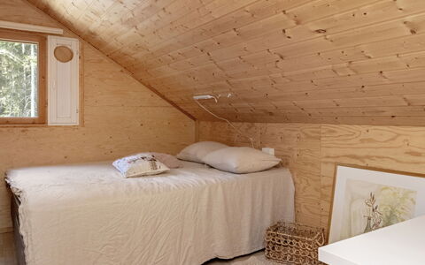 Villa Kaidanjylhä: Lucht, Meubilair, Hout, Buitenmeubels, Tafel, Stoel, Wolk, Buitentafel, Hardwood, Plank