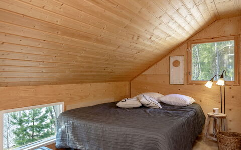 Villa Kaidanjylhä: Lucht, Meubilair, Hout, Buitenmeubels, Tafel, Stoel, Wolk, Buitentafel, Hardwood, Plank