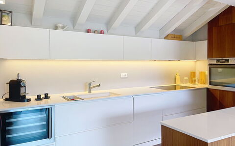 Zani: Keuken, Interieur Ontwerp, Countertop, Flooring, Cabinetry, Hout, Verdieping, Toestel Van De Keuken, Plafond, Meubilair