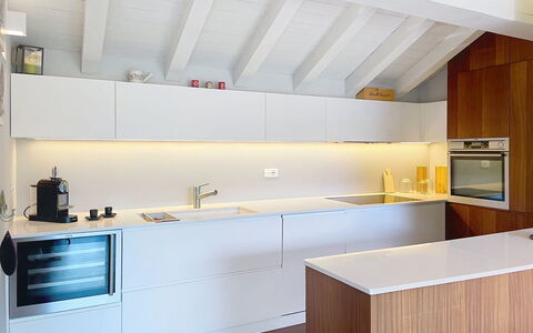 Zani: Keuken, Interieur Ontwerp, Flooring, Countertop, Cabinetry, Hout, Meubilair, Verdieping, Toestel Van De Keuken, Plafond