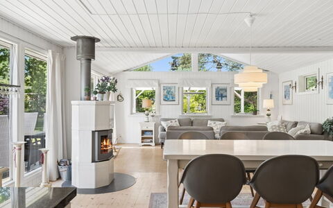 Stig - 1.1Km from the Sea: Hout, Interieur Ontwerp, Plafond, Flooring, Huis, Verdieping, Meubilair, Woonkamer, Houten Vloer, Lichte Inrichting