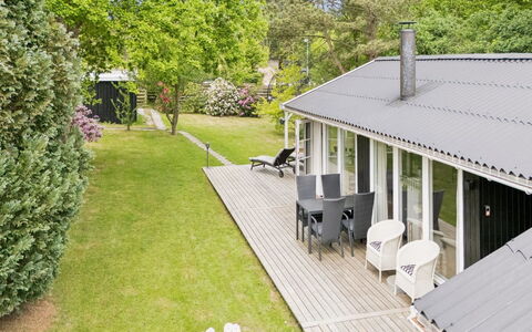 Stig - 1.1Km from the Sea: Huis, Veranda, Huis, Struik, Dak, Verblijf, Schaduw, Deur, Dek, Tuin
