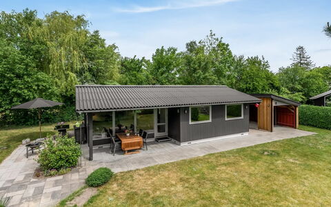 Maris - 200M from the Sea: Dak, Huis, Huis, Verblijf, Gazon, Tuin, Garden Gebouwen, Siding, Werf, Landgoed