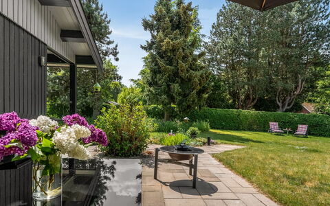 Maris - 200M from the Sea: Tuin, Struik, Land Lot, Huis, Groundcover, Schaduw, Landscaping, Gazon, Werf