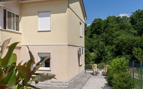 Romana: Huis, Woongebied, Huis, Deur, Verblijf, Siding, Schuifraam, Landgoed, Verf, Werf