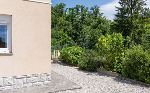 Romana: Struik,  Felsen\, Huis, Groundcover, Tuin, Oprit, Flagstone, Beton, Gang