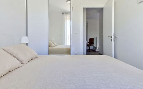 Lotta: Interieur Ontwerp, Verdieping, Flooring, Bed, Muur, Meubilair, Slaapkamer, Hout, Plafond, Kamer