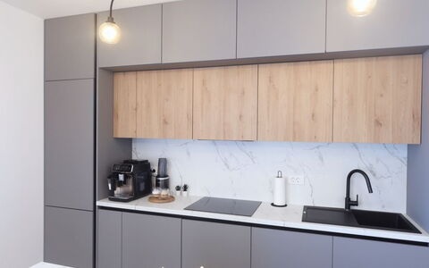 Amara: Meubilair, Keuken, Countertop, Interieur Ontwerp, Cabinetry, Toestel Van De Keuken, Hout, Flooring, Plafond, Lichte Inrichting