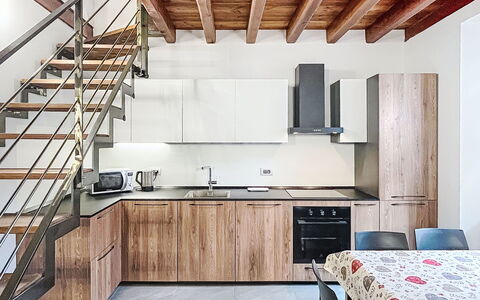 Silvia: Meubilair, Flooring, Interieur Ontwerp, Hout, Verdieping, Plafond, Houten Vloer, Countertop, Keuken, Toestel Van De Keuken