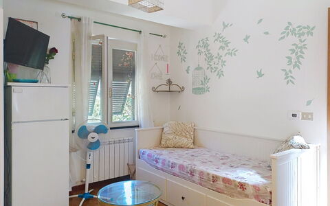 La Casa Azzurra: Meubilair, Interieur Ontwerp, Muur, Verdieping, Slaapkamer, Hout, Kamer, Flooring, Verlichting, Bed