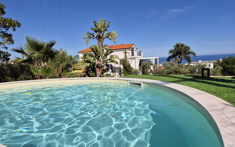 Oasis Villa Sanremo: Blauw, Zwembad, Toevlucht, Eco Hotel, Vrije Tijd, Schaduw, Buitenmeubels, Landscaping, Hotel