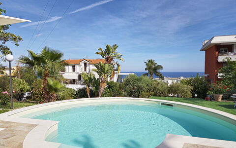 Oasis Villa Sanremo: Zwembad, Toevlucht, Samengesteld Materiaal, Vrije Tijd, Eco Hotel, Buitenmeubels, Schaduw, Hotel, Hacienda, Landgoed