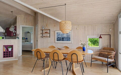 Ronna - 160M from the Sea: Flooring, Hout, Verdieping, Plafond, Interieur Ontwerp, Meubilair, Houten Vloer, Lichte Inrichting, Keuken En Eettafel, Eetkamer