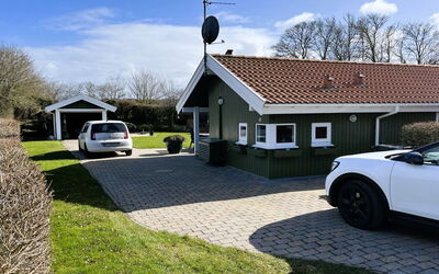 Ronna - 160M from the Sea