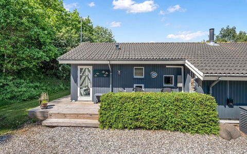 Rise - 600M from the Sea: Huis, Huis, Dak, Verblijf, Siding, Deur, Landgoed, Garden Gebouwen, Werf, Tuin