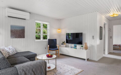 Arisa - from the Sea: Interieur Ontwerp, Flooring, Plafond, Hout, Verdieping, Meubilair, Bankstel, Kamer, Woonkamer, Huis