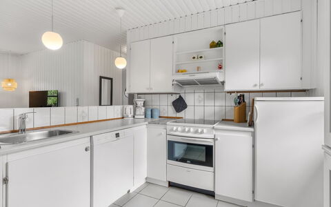 Arisa - from the Sea: Keuken, Toestel Van De Keuken, Major Appliance, Countertop, Flooring, Interieur Ontwerp, Plafond, Verdieping, Cabinetry, Gootsteen