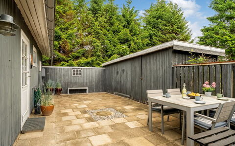 Arisa - from the Sea: Hout, Flooring, Tuin, Verdieping, Struik, Land Lot, Backyard, Huis, Hardwood, Samengesteld Materiaal