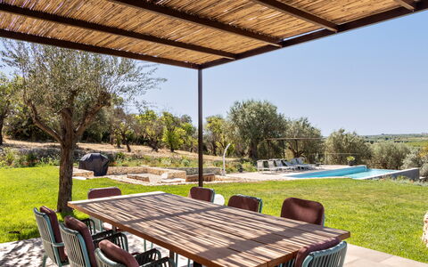 Villa Maddalena: Meubilair, Buitenmeubels, Stoel, Buitentafel, Tuin, Schaduw, Outdoor Structuur, Patio, Backyard, Natuurlijk Materiaal