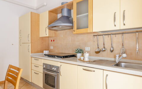 Casa Acquamarina: Keuken, Countertop, Toestel Van De Keuken, Hout, Major Appliance, Meubilair, Flooring, Interieur Ontwerp, Cabinetry, Gootsteen