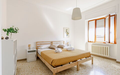 Casa Acquamarina: Meubilair, Bed, Interieur Ontwerp, Slaapkamer, Muur, Flooring, Hout, Verdieping, Bedding, Laken