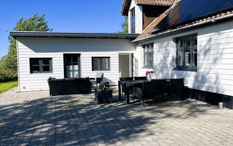 Aaro - 275M from the Sea: Venster, Architectuur, Woongebied, Huis, Huis, Dak, Verblijf, Oprit, Voorstad, Mid-Size Car
