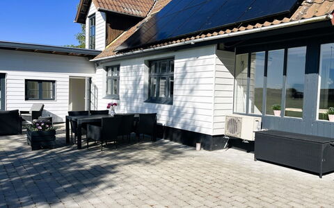 Aaro - 275M from the Sea: Venster, Architectuur, Woongebied, Huis, Huis, Dak, Verblijf, Oprit, Voorstad, Mid-Size Car