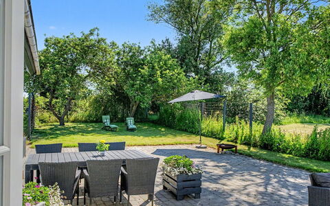 Aaro - 275M from the Sea: Boom, Struik, Tuin, Land Lot, Schaduw, Groundcover, Gazon, De Lente, Stoel