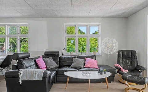 Aaro - 275M from the Sea: Flooring, Verdieping, Plafond, Interieur Ontwerp, Meubilair, Houten Vloer, Woonkamer, Lichte Inrichting