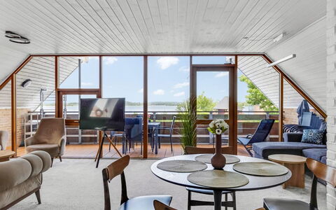 Maris - 280M from the Sea