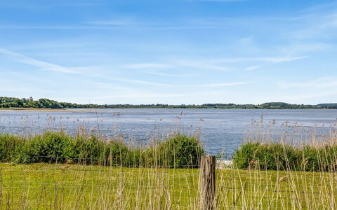 Maris - 280M from the Sea: Meubilair, Interieur Ontwerp, Muur, Flooring, Hout, Verdieping, Kamer, Plafond, Verlichting, Huis