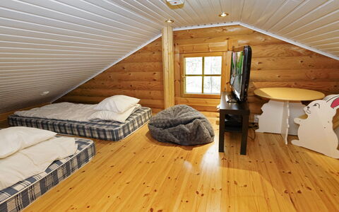 Kariniemi: Hout, Flooring, Verdieping, Interieur Ontwerp, Plafond, Houten Vloer, Meubilair, Kamer, Beits, Hardwood