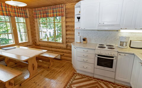 Kariniemi: Meubilair, Interieur Ontwerp, Muur, Flooring, Hout, Verdieping, Kamer, Plafond, Verlichting, Huis