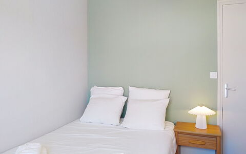 Dolce Vita: Muur, Verdieping, Interieur Ontwerp, Hout, Slaapkamer, Flooring, Bed, Meubilair, Kamer, Laken